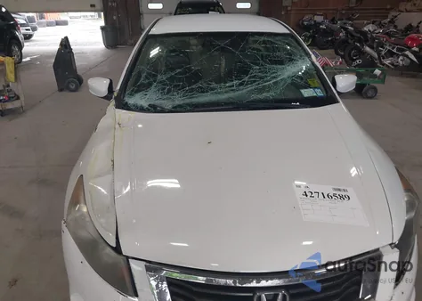 2008 Honda Accord 2.4 Lx z USA, uszkodzony, nr VIN 1HGCP26318A155556